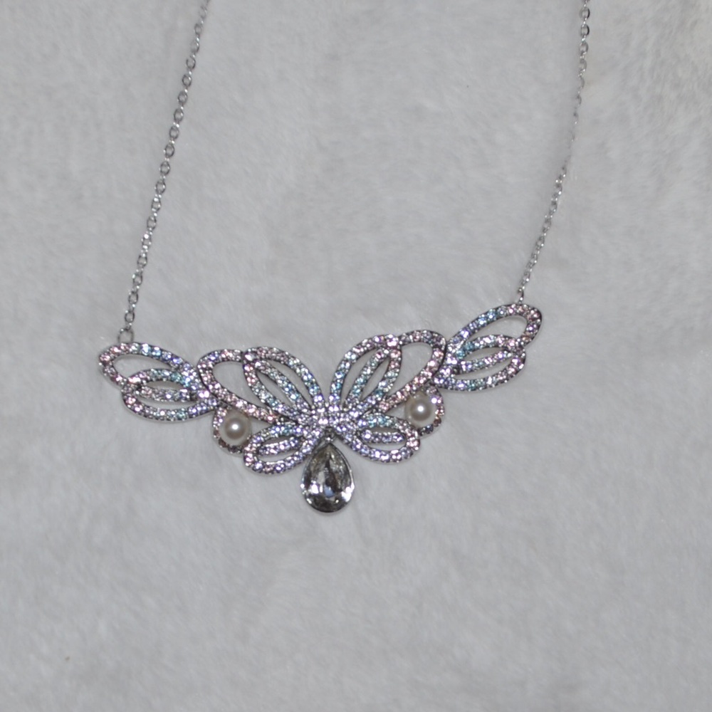 Gorgeous Swarovski necklace
